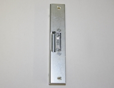 RLH0 Rintalevy huultamattomalle ovelle kromattu