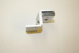 Z-asennuskulma alumiinia Ner 600R ja 700R magneeteille