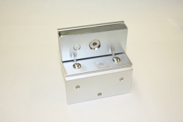 Z-asennuskulma alumiinia Ner 600R ja 700R magneeteille