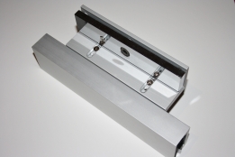 UBK-P Asennuslevy 8- 15mm lasiin lukitusmagneeteille, Z-raudalle ja vastaraudoille.