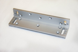 L-asennuskulma Ner 1500LR magneetille (L-180)