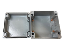 Kytkentäkotelo IP66, mitat 140x140x90mm, alumiini